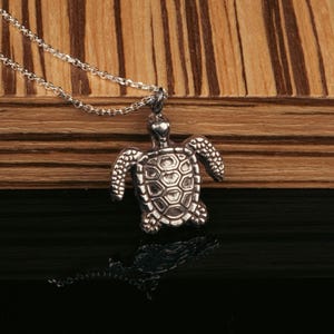 Sterling Silver Decorated Turtle Pendant Necklace: 18/20 Rolo Chain