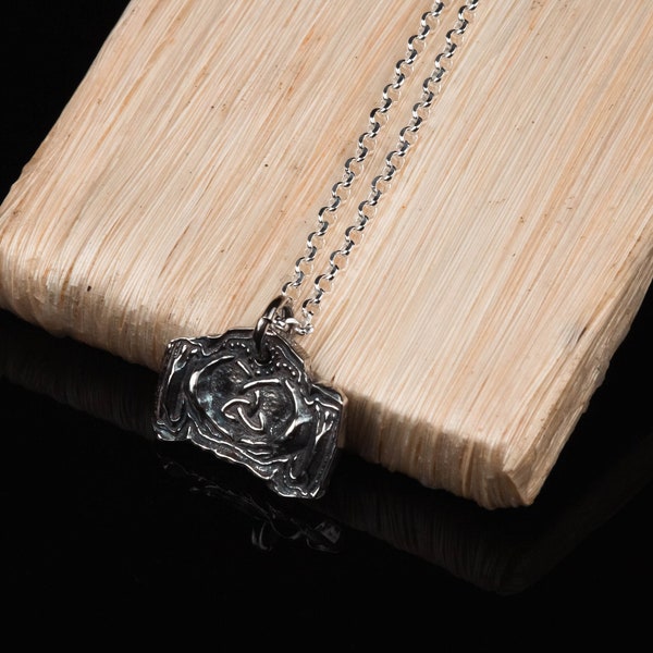 Sterling Silver Celtic Claddagh Pendant Necklace