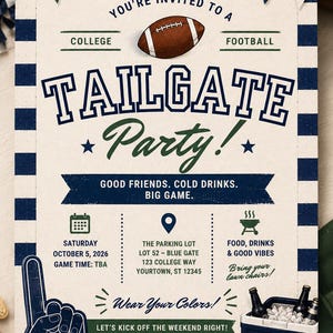 Puede incluir: Una tarjeta de invitación rectangular para una fiesta de fútbol americano universitario. El diseño incluye un balón de fútbol, banderines, un dedo de espuma, una nevera con bebidas y un megáfono. El texto detalla el evento, fecha y lugar.