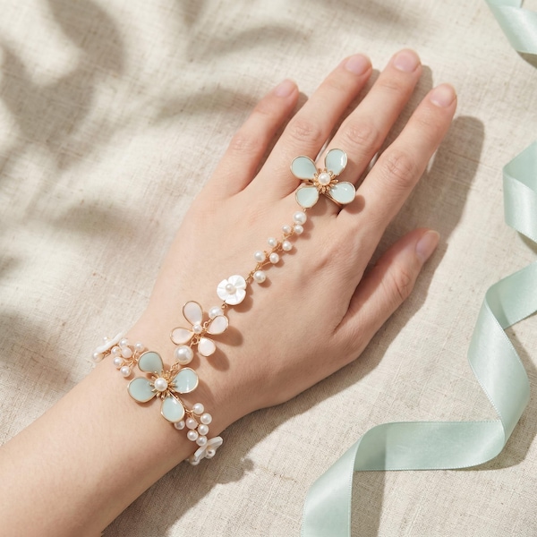 Boho Flower Pearl Hand Chain Bracelet with Ring, Resin Floral Slave Bracelet, Adjustable Bridal Hand Jewelry, Bridesmaid Gift