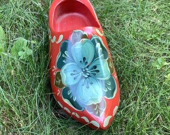 Norwegian Rosemaling -- Wooden Shoe -- Hand Painted by Pat Virch