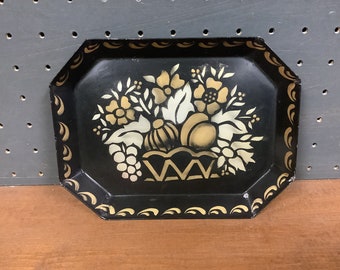 Tray -- Antique Early American Stenciled and Bronzed Tinware  -- by Pat Virch