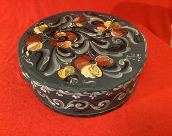 Norwegian Rosemaling -- Large Bentwood Box -- Hand Painted by Pat Virch