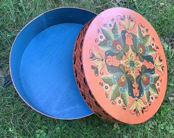 Norwegian Rosemaling -- 10" Bentwood Box -- Hand Painted by Pat Virch