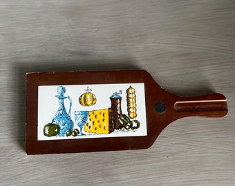 Tabla de quesos vintage retro de mediados de siglo para fiestas y cocina, de madera y cerámica, de la década de 1960.