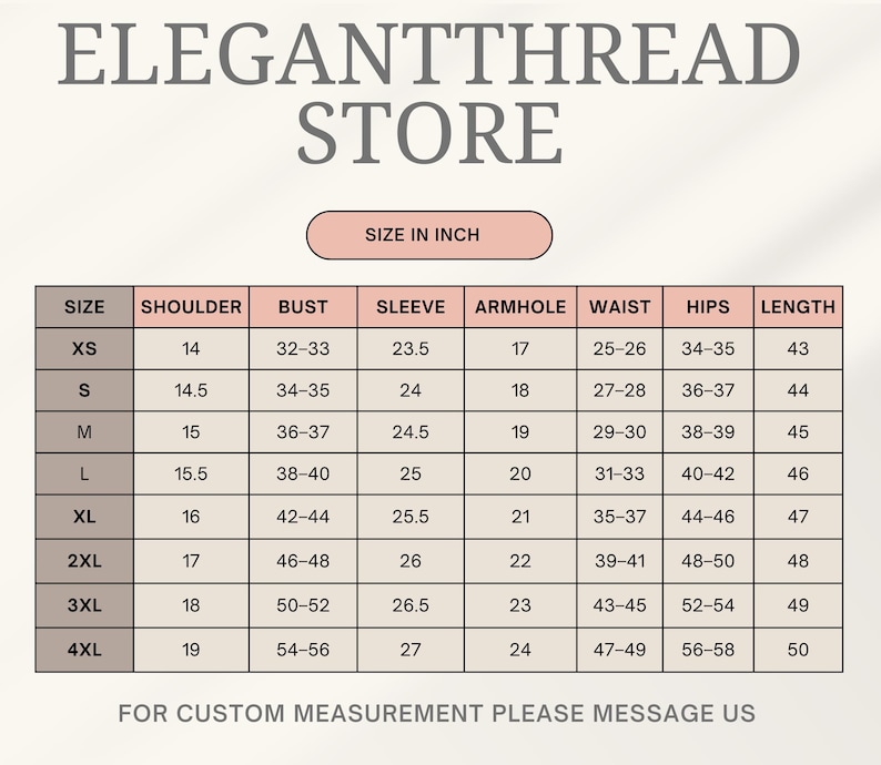 以下が含まれることがあります： ElegantThread Storeのサイズチャート。インチ単位の測定値が表示されています。XSから4XLまでのサイズがあり、肩、バスト、袖、アームホール、ウエスト、ヒップ、着丈の測定値を詳細に示しています。下部には「カスタム測定については、お問い合わせください」と書かれています。