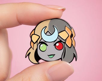 Épinglette en émail Melinoë - inspiré d'Hadès II - Chibi - cadeau pour joueur - badge princesse des enfers