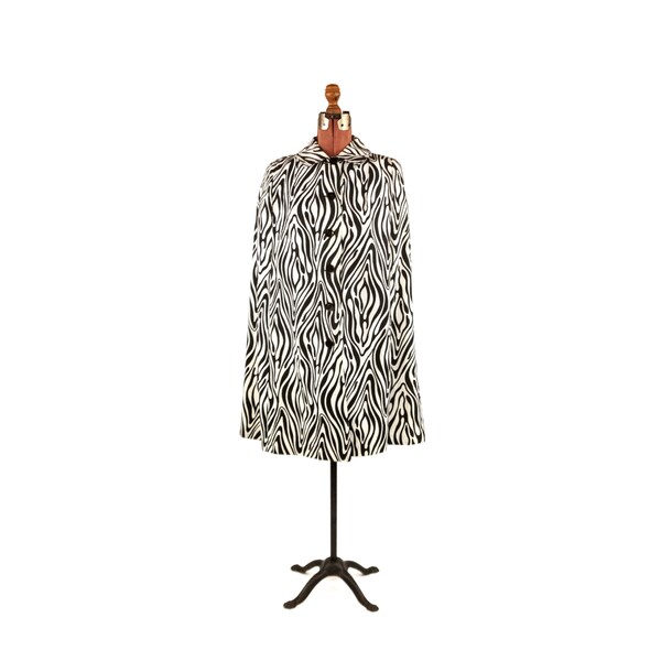 Vintage 1960's Black + White Abstract Mod Psychedelic Tailored Light Cape Coat Jacket M