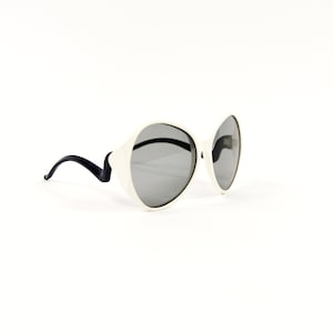 Vintage 70s White + Navy Blue Retro Oval Oversized Goggle Style Eyewear Sunglasses