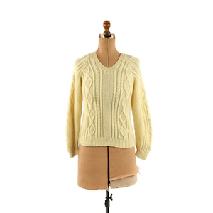 Vintage 70s Cream Chunky Cable Knit Soft Acrylic Pullover V-Neck Preppy Sweater M