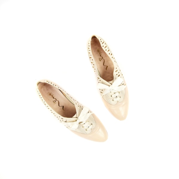 Vintage 80s White + Cream Perforated Leather Wingtip Pointed Oxford Preppy Flat Shoes 10