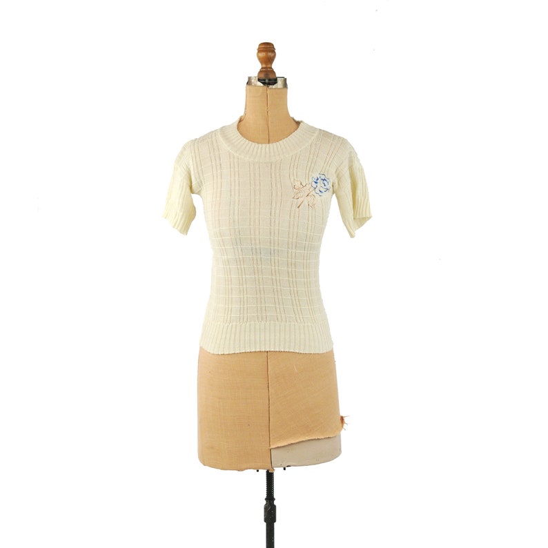 Vintage 70s Cream Semi Sheer Knit Embroidered Flower Short Sleeve Knit Sweater Top M