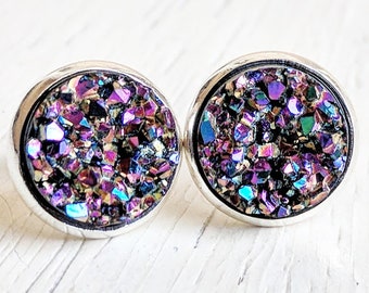 Ultraviolet op zilver, hypoallergene stekers, druzy-stekers, donkere druzy-stekers, druzy-oorbellen, paarse druzy, blauwe druzy, metallic oorbel