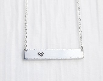 Aangepaste bar ketting, eerste sieraden, heart Bar, sierlijke sterling zilver, monogram, naam ketting, gepersonaliseerd, cadeau voor haar