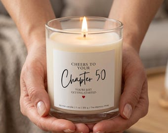 Brindiamo al tuo cinquantesimo compleanno con una candela personalizzata – Un regalo perfetto per gli amanti dei libri sull'invecchiamento positivo.