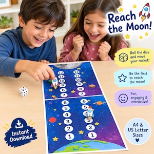 Pode incluir: Um jogo de tabuleiro com tema espacial apresentando um fundo de galáxia azul escuro com caminhos numerados de 1 a 12, duas peças de foguete e um dado branco. O jogo inclui o texto Reach the Moon, Roll the dice and move your rocket, Be the first to reach the moon, Fun, engaging & interactive e A4 & US Letter Sizes.