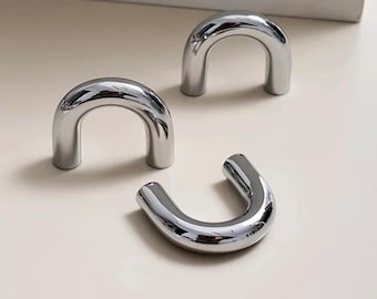 モダンなクロム製バーハンドル、真鍮製の引き出し取っ手、ミニマルなキャビネット金具