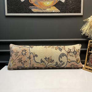 Krämfärgad bänkkudde, antik anatolisk kelimdesign med neutral accent