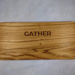Minimalist Wooden Charcuterie Board – Engraved “Gather” – Oak Serving Board – Housewarming Gift – Kitchen Decor