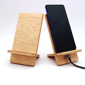 Minimal Wooden Phone Stand with Cable Slot – Clean Desk Setup – Handmade Nordic Style Phone Holder – Simple Dock for iPhone & Android