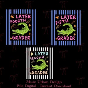 以下が含まれることがあります： 緑色の漫画のワニ、LATER FOURTH GRADER、LATER FIFTH GRADER、LATER SECOND GRADERと書かれたピンクまたは水色のテキスト、垂直のストライプ、小さなオレンジ色または黄色の星が描かれた3つの長方形のグラフィックデザイン。