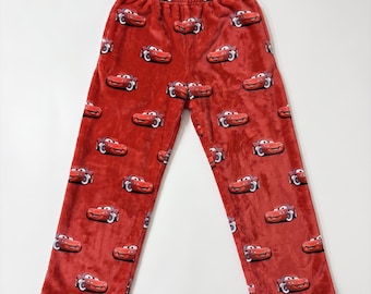 Pantaloni del pigiama in flanella di Saetta McQueen, pantaloni da casa rossi a forma di auto da corsa, pantaloni da notte in morbido cotone, un simpatico regalo di compleanno per il fidanzato