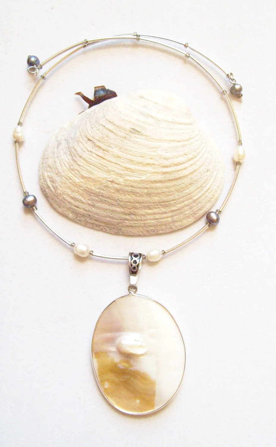 Pearl in shell necklace Clearance