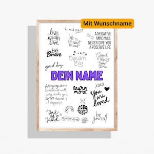 Op de afbeelding: Een rechthoekige houten lijst met een witte poster met diverse handgeschreven zwarte motiverende zinnen, waaronder "live laugh love", "Dream Big" en "you are loved", met de paarse tekst "DEIN NAME" in het midden.