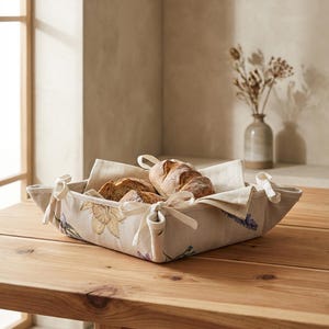 Ljusbeige blommig brödkorg, tygbrödpåse, köksinredning i lantlig stil, köksbrödkorg, brödserveringskorg