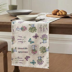 Caminho de mesa de tapeçaria com lavanda e borboletas – Decoração floral bege para mesa, caminho de mesa retangular trançado para jantares em estilo campestre.