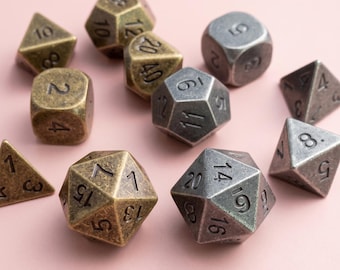 Conjunto de dados D&D de metal maciço e pesado, estilo vintage, em bronze antigo e prata, poliédricos, para RPG de mesa. Presente perfeito.
