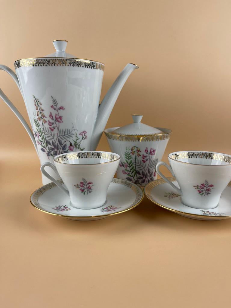 Vintage théière porcelaine blanche/France/motif fleurs bleues