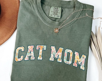 Comfort Colors® Cat Mom Shirt, Floral Cat Mom Shirt, Cat Mom Gift, Shirt for Cat Lovers, Cat Mama Shirts, Gift for Cat Lover, Pet Owner Gift