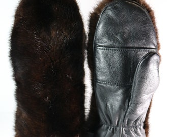 Women's fur and leather mitten, gloved inside