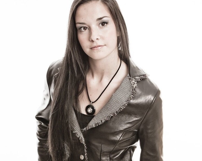 Adjusted lambskin leather jacket.