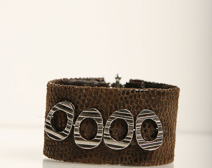 Nice  snake printed leather wristband