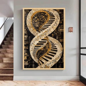 Op de afbeelding: Abstracte kunstprint met een pianoklavierontwerp in een achtvorm. Het kunstwerk gebruikt een zwart, wit en goud kleurenpalet, met muzieknoten en een getextureerde achtergrond. De print is ingelijst in een licht houten frame.