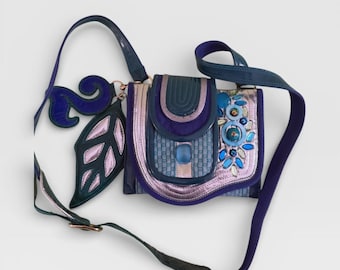 Bracher Emden London mini-crossbodytas met juwelen en bloemen – blauw kristal Maximalist handgemaakt designerstuk
