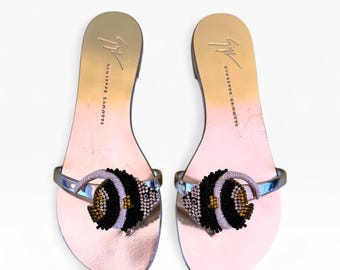 Giuseppe Zanotti platte vissandalen met kralen – zilver metallic leer, gemaakt in Italië