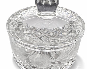 Middenstuk van geslepen kristal met deksel