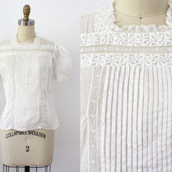1950s cotton blouse / PLEATED LACE Blouse / XS S