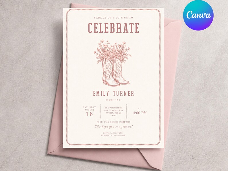 K&ouml;nnte beinhalten: Eine cremefarbene Geburtstagseinladungskarte mit einer Strichzeichnung von Cowboystiefeln, die mit Wildblumen in Altrosa gef&uuml;llt sind. Der Text lautet SADDLE UP & JOIN US TO CELEBRATE, EMILY TURNER, BIRTHDAY, SATURDAY AUGUST 16, 4:00 PM und weitere.