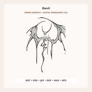 Könnte beinhalten: Eine digitale Stickdatei mit dem Titel Devil von Embro Fanatics. Die Grafik zeigt einen zentralen Schädel mit Hörnern und großen, zerfetzten Flügeln, die sich nach außen erstrecken, mit langen, fließenden Linien darunter. Dateiformate sind DST, PES, JEF, EXP, HUS und VP3.