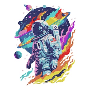 Könnte beinhalten: Gestickte Illustration eines Astronauten in einem Raumanzug, vor einem lebendigen Hintergrund aus Planeten, Ringen und farbenfrohen kosmischen Elementen. Der Astronaut hat einen amerikanischen Flaggenaufnäher auf dem Anzug. Das Kunstwerk hat ein detailliertes, strukturiertes Aussehen.