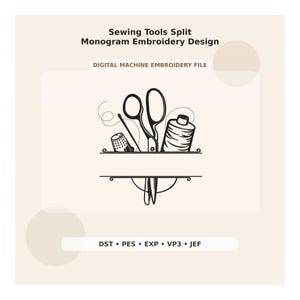 Könnte beinhalten: Eine schwarz-weiße digitale Maschinenstickdatei mit Nähwerkzeugen wie einer Schere, einem Fingerhut und einer Garnrolle mit einem geteilten Monogrammbereich. Der Text lautet Sewing Tools Split Monogram Embroidery Design sowie DST, PES, EXP, VP3, JEF.