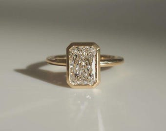 Anello con diamante taglio radiante da 3,00 ct, incastonato a castone, certificato IGI