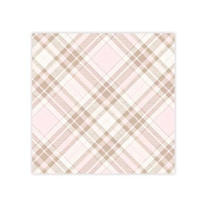 Puede incluir: Patrón de cuadros rosa claro y beige sobre fondo blanco. El diseño presenta una cuadrícula diagonal repetida de líneas de diferentes anchos y colores, creando un efecto tartán clásico. La paleta de colores es suave y apagada, con un enfoque en tonos pastel.