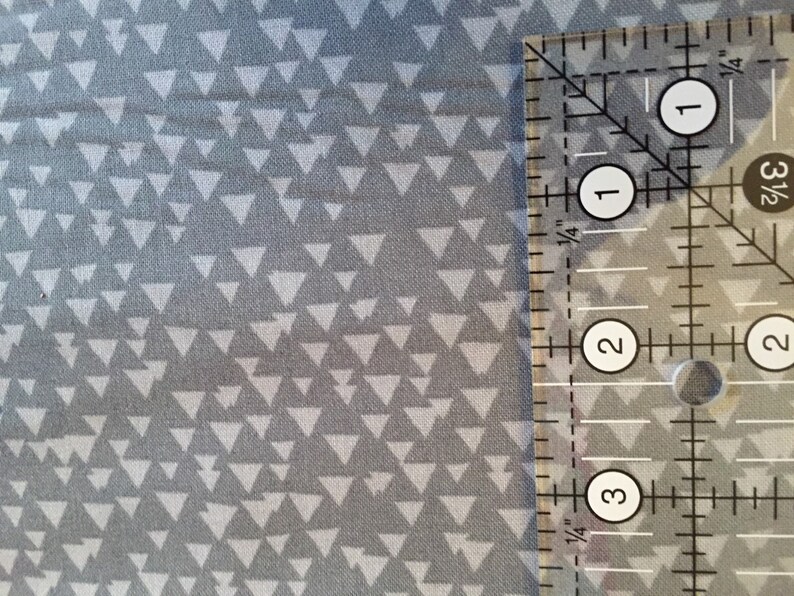 Sale Timeless Treasures cotton fabric fun little tonel triangles in grey Fun3776