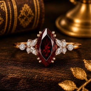 Anillo de compromiso con rubí talla marquesa en oro de 14 quilates, anillo vintage con diseño de racimo, anillo de promesa con gema roja, regalo único de joyería para aniversario.