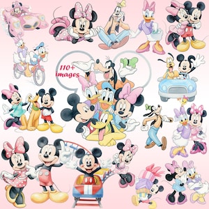 Könnte beinhalten: Eine Sammlung von über 110 digitalen Illustrationen mit Mickey Maus, Minnie Maus, Donald Duck, Daisy Duck, Goofy und Pluto in verschiedenen Posen, darunter beim Fahren in Autos, auf einem Fahrrad und in einer Achterbahn, vor einem hellrosa Hintergrund.